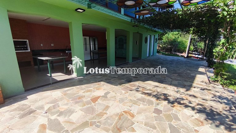 Chácara com 7 Suítes e quadra de Beach Tennis LT0091