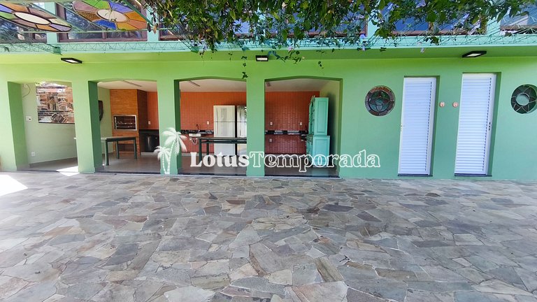 Chácara com 7 Suítes e quadra de Beach Tennis LT0091