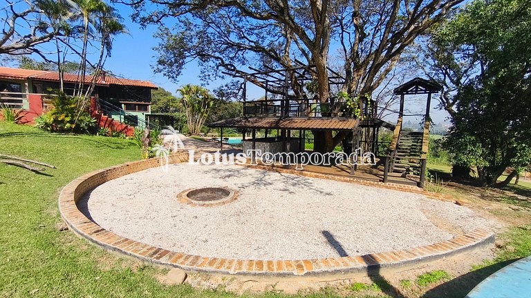 Chácara com 7 Suítes e quadra de Beach Tennis LT0091