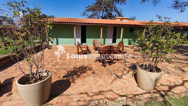 Chácara com 7 Suítes e quadra de Beach Tennis LT0091