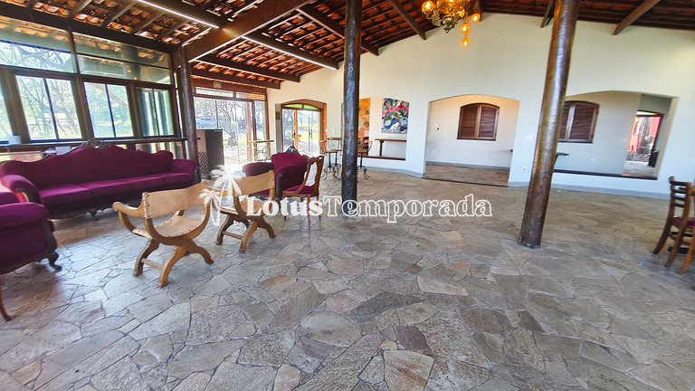 Chácara com 7 Suítes e quadra de Beach Tennis LT0091
