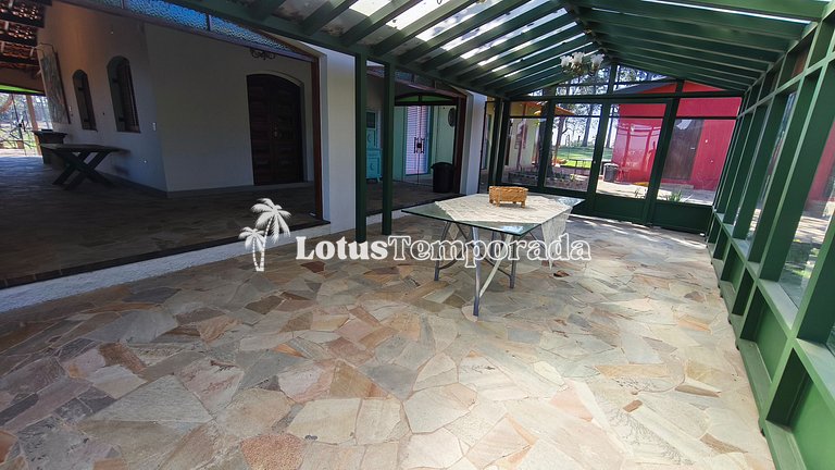 Chácara com 7 Suítes e quadra de Beach Tennis LT0091