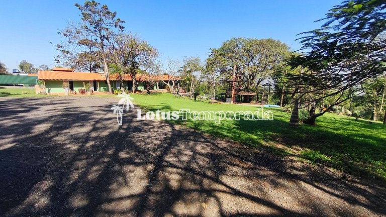 Chácara com 7 Suítes e quadra de Beach Tennis LT0091