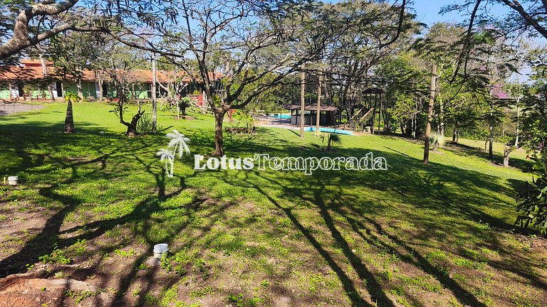 Chácara com 7 Suítes e quadra de Beach Tennis LT0091