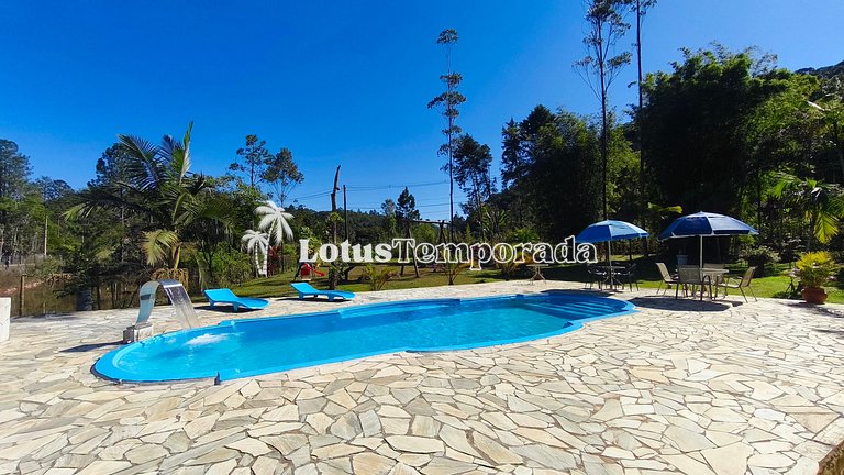 Chácara com piscina, área gourmet e 4 suítes LT0079