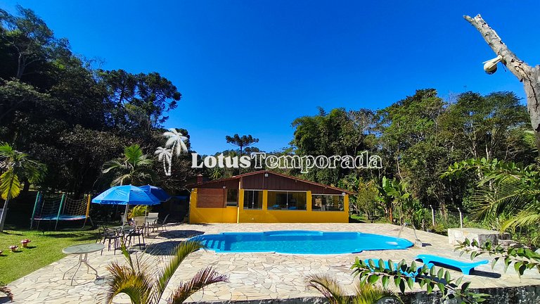 Chácara com piscina, área gourmet e 4 suítes LT0079