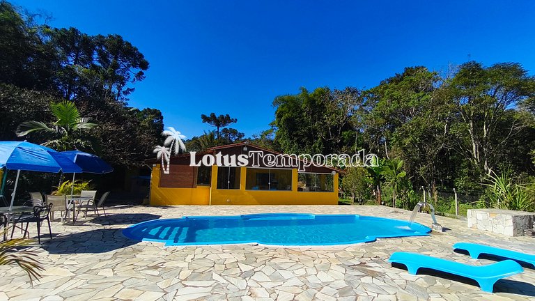 Chácara com piscina, área gourmet e 4 suítes LT0079