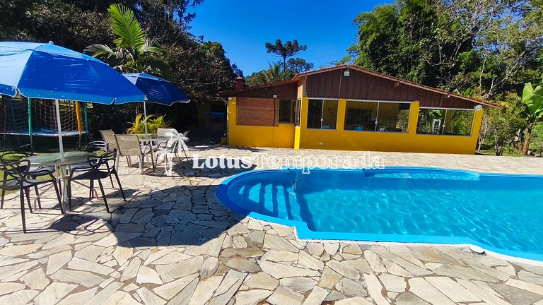 Chácara com piscina, área gourmet e 4 suítes LT0079