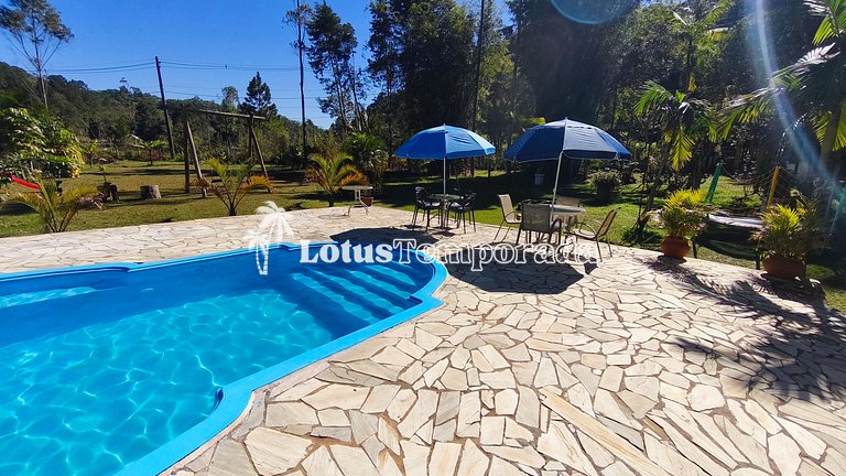 Chácara com piscina, área gourmet e 4 suítes LT0079