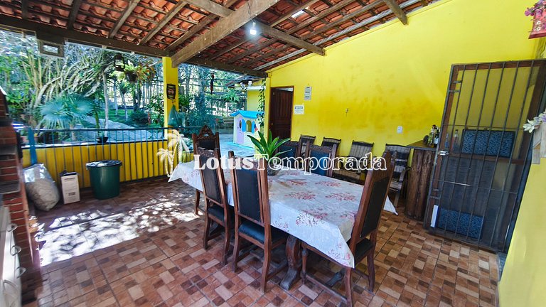 Chácara com piscina, área gourmet e 4 suítes LT0079