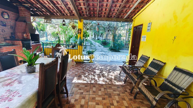 Chácara com piscina, área gourmet e 4 suítes LT0079