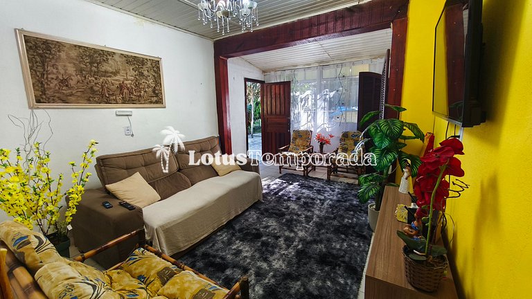 Chácara com piscina, área gourmet e 4 suítes LT0079