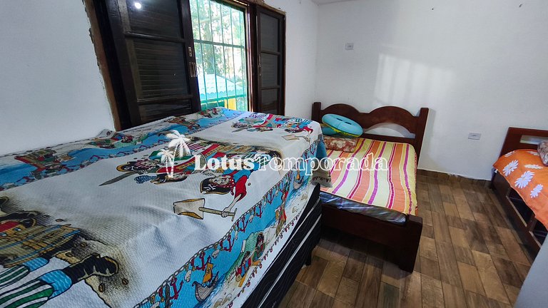 Chácara com piscina, área gourmet e 4 suítes LT0079