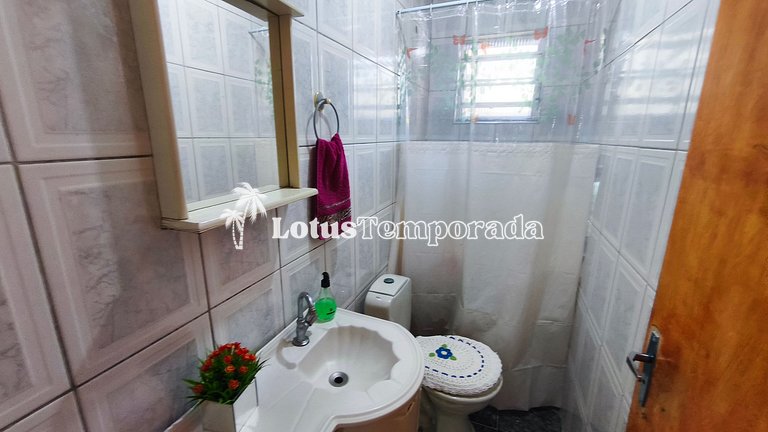 Chácara com piscina, área gourmet e 4 suítes LT0079