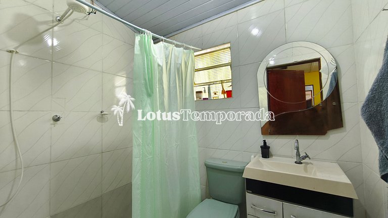 Chácara com piscina, área gourmet e 4 suítes LT0079