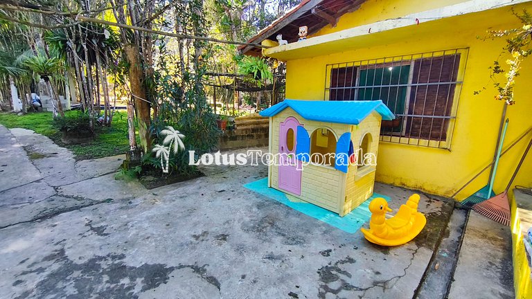 Chácara com piscina, área gourmet e 4 suítes LT0079