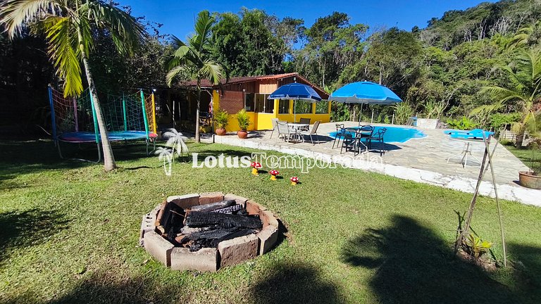 Chácara com piscina, área gourmet e 4 suítes LT0079