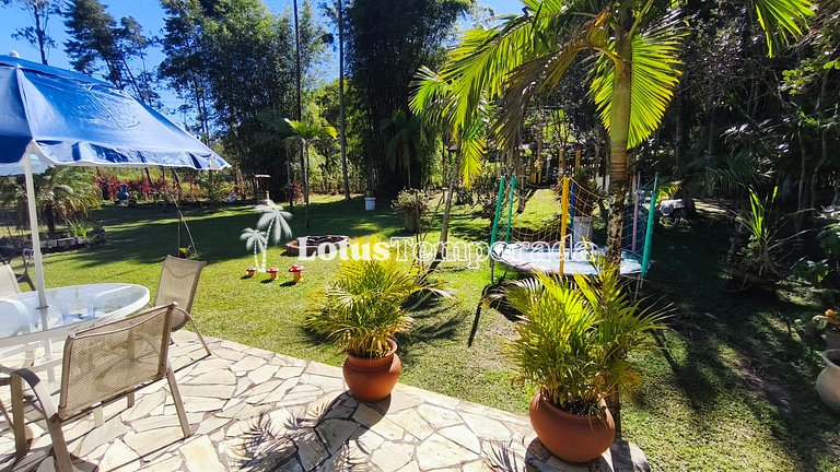 Chácara com piscina, área gourmet e 4 suítes LT0079
