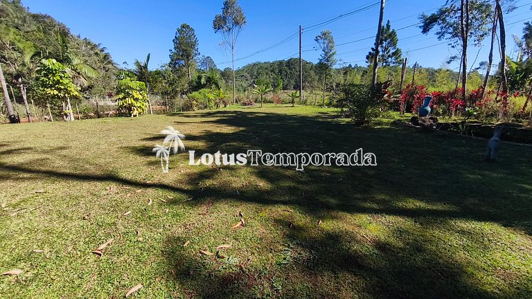 Chácara com piscina, área gourmet e 4 suítes LT0079