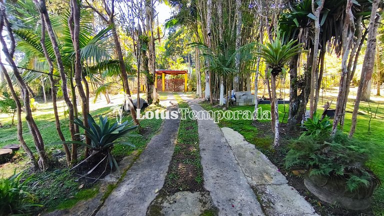 Chácara com piscina, área gourmet e 4 suítes LT0079