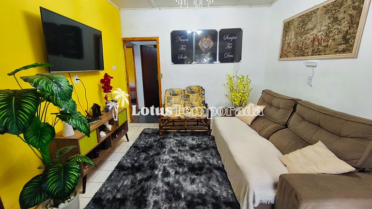 Chácara com piscina, área gourmet e 4 suítes LT0079