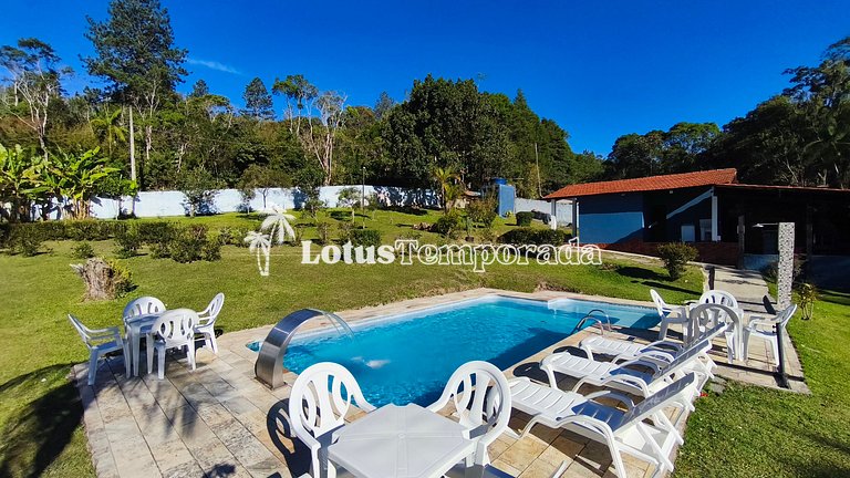 Chácara com 05 dormitórios, piscina e lazer LT0068