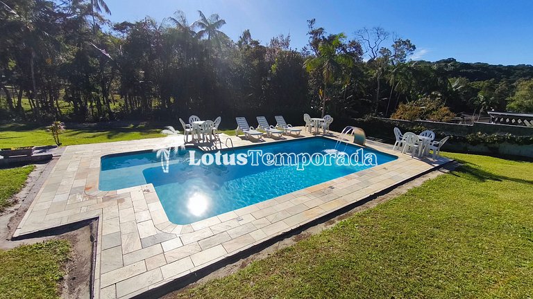Chácara com 05 dormitórios, piscina e lazer LT0068
