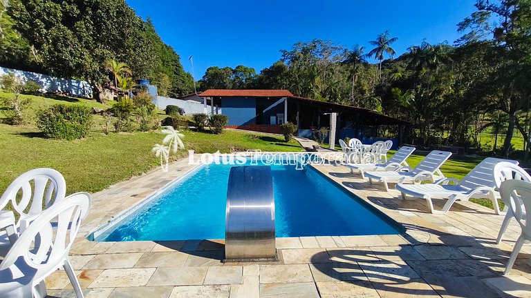 Chácara com 05 dormitórios, piscina e lazer LT0068