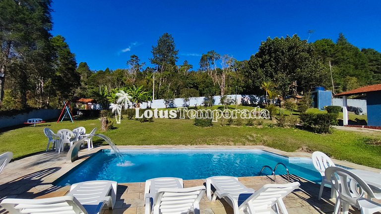 Chácara com 05 dormitórios, piscina e lazer LT0068