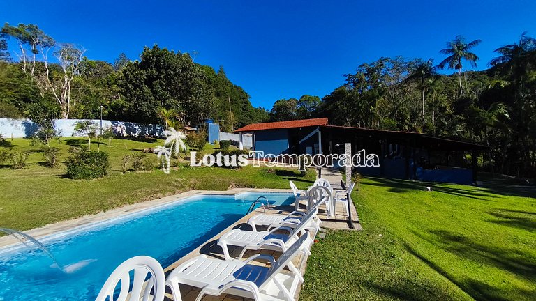 Chácara com 05 dormitórios, piscina e lazer LT0068