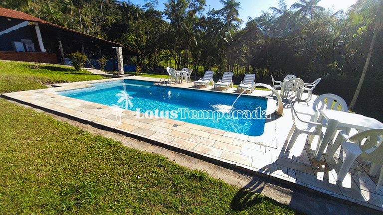 Chácara com 05 dormitórios, piscina e lazer LT0068