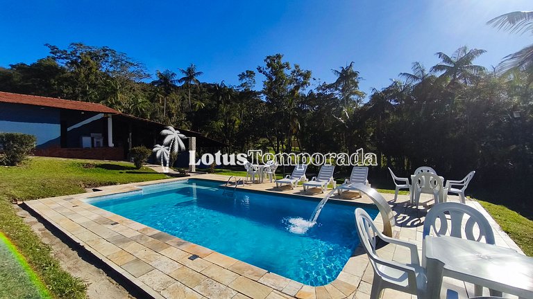 Chácara com 05 dormitórios, piscina e lazer LT0068