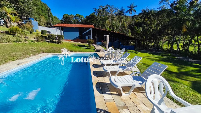 Chácara com 05 dormitórios, piscina e lazer LT0068