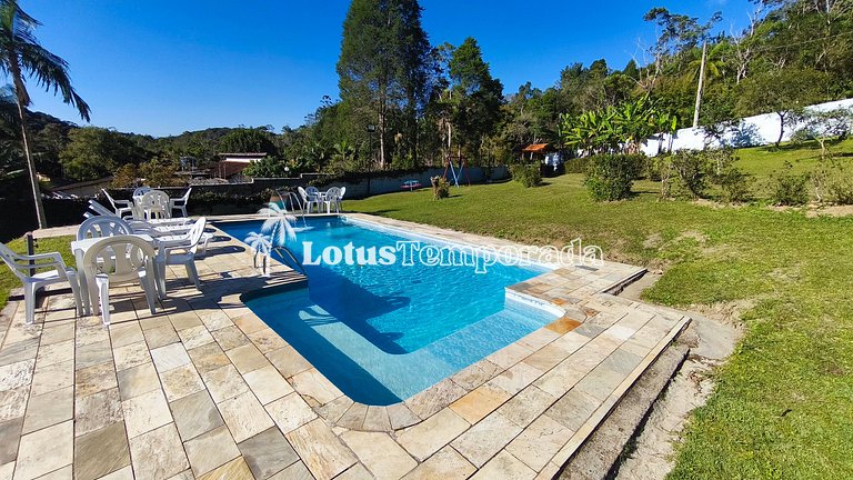 Chácara com 05 dormitórios, piscina e lazer LT0068