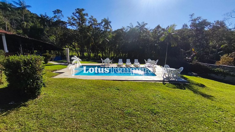 Chácara com 05 dormitórios, piscina e lazer LT0068