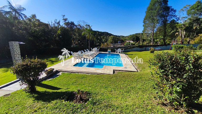 Chácara com 05 dormitórios, piscina e lazer LT0068