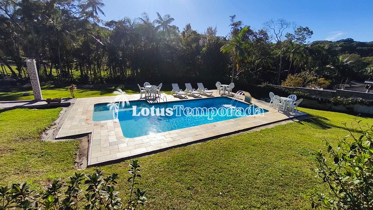 Chácara com 05 dormitórios, piscina e lazer LT0068