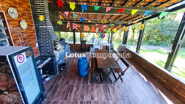 Chácara com 05 dormitórios, piscina e lazer LT0068