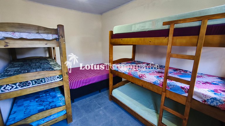 Chácara com 05 dormitórios, piscina e lazer LT0068