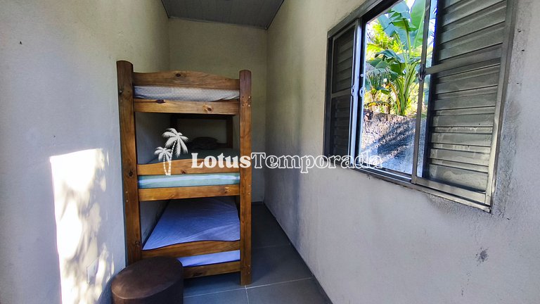 Chácara com 05 dormitórios, piscina e lazer LT0068