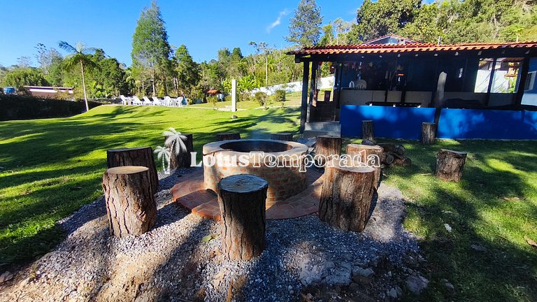 Chácara com 05 dormitórios, piscina e lazer LT0068