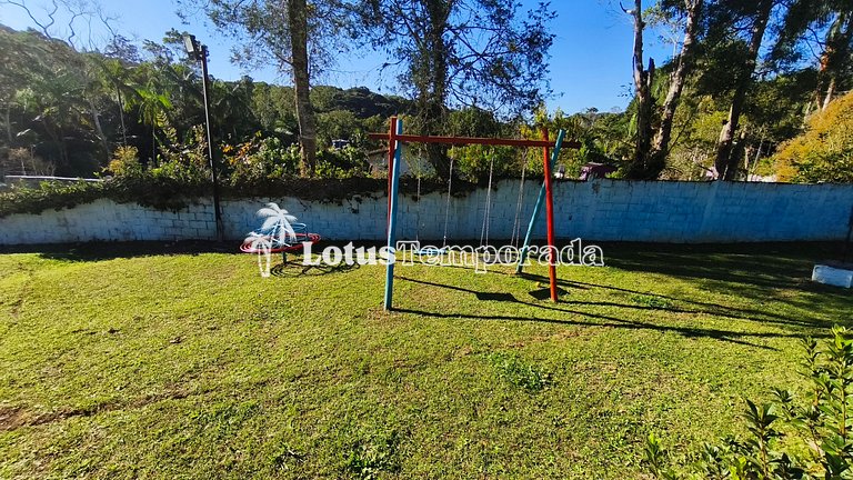 Chácara com 05 dormitórios, piscina e lazer LT0068