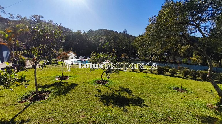 Chácara com 05 dormitórios, piscina e lazer LT0068