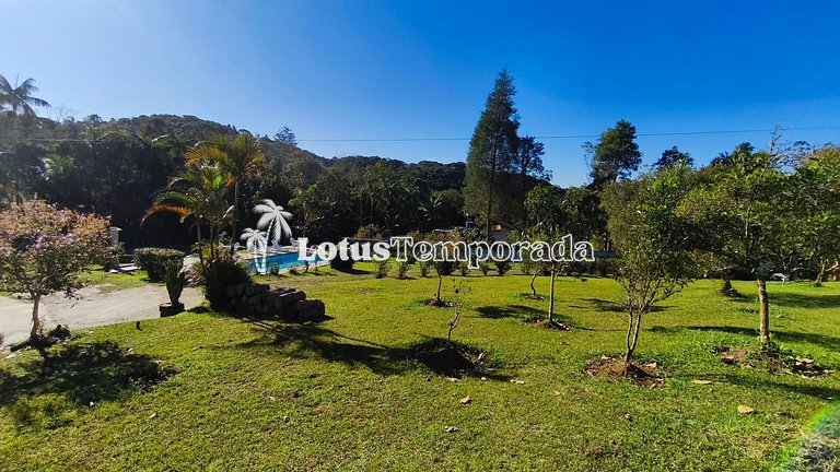 Chácara com 05 dormitórios, piscina e lazer LT0068