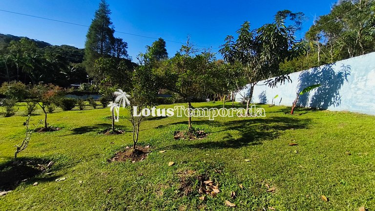 Chácara com 05 dormitórios, piscina e lazer LT0068