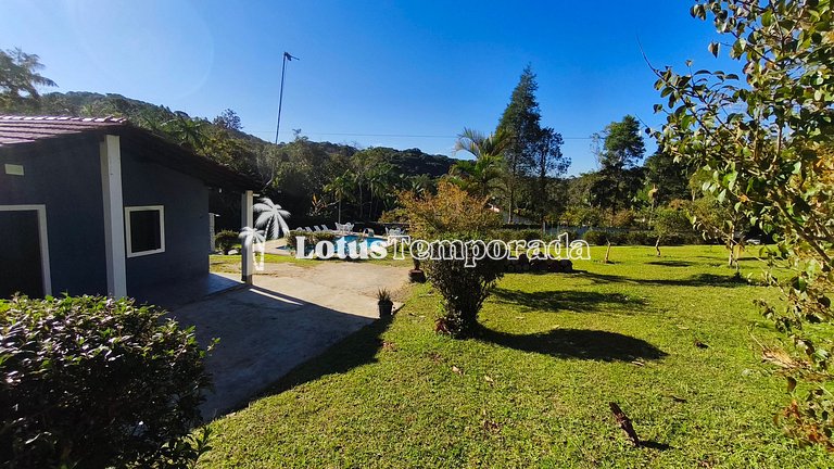 Chácara com 05 dormitórios, piscina e lazer LT0068