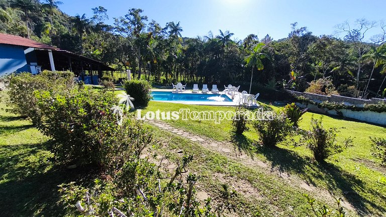 Chácara com 05 dormitórios, piscina e lazer LT0068