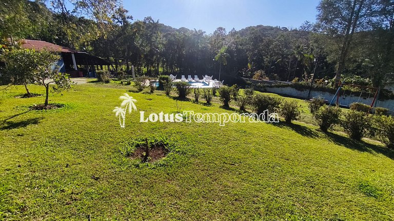 Chácara com 05 dormitórios, piscina e lazer LT0068