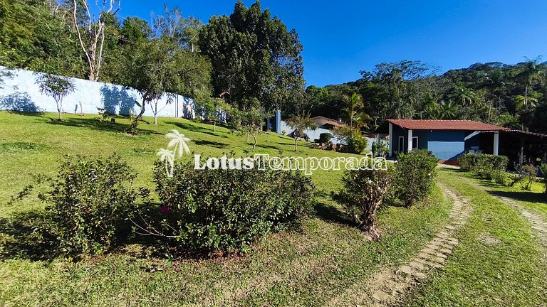 Chácara com 05 dormitórios, piscina e lazer LT0068