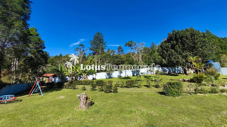 Chácara com 05 dormitórios, piscina e lazer LT0068